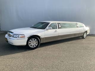 Lincoln Town Car 4.6 Signature Limousine Airco Cruise TV Bar Volle Auto Automaat Euro 3