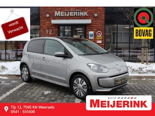 Volkswagen Up Style Navigatie, Panoramadak, Stoelverwarming.