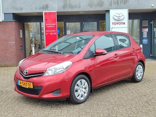 Toyota Yaris 1.3 VVT-i ASPIRATION TREKHAAK 900KG TREKGEW AIRCO CAMERA CRUISE BLUETOOTH 6-BAK EL-RAMEN/SPIEGELS