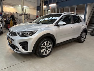 Kia Stonic 1.0 T-GDi 120pk MHEV DCT7 DynamicLine | Apple carplay / android auto | Leder | Stoel + Stuurverw. | Navigatie | Camera | Blindspot | Rijklaar prijs!