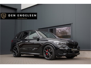 BMW X5 xDrive 45 e | M-Sport | ACC | Skylounge | Massage & Ventilatie | Comfortstoelen | Lane + Side Assist | Pano | Stuurverwarming | Harman Kardon | Camera | 21" | Apple & Android Carplay | Memory | Laser | Dealer Onderhoud | BTW | Luchtvering | 360 Cam | Carbon | Head Up | Trekhaak | Assisted Driving | Kristal Glaspook | Bankverwarming | Apple & Android Carplay | Carbon | Assisted Drive | Led | Lederpack | Alarm.