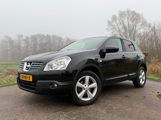 Nissan Qashqai 2.0 Acenta Automaat / Leder / Panoramadak / Camera / Navi / Stoelverwarming / Clima / Trekhaak / PDC / Cruise /