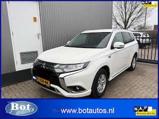 Mitsubishi Outlander 2.4 PHEV Pure / 1E EIGENAAR / APPLE CAR PLAY / TREKHAAK / ECC / CRUISE / NL-AUTO / CAMERA / STOELVERWARMING