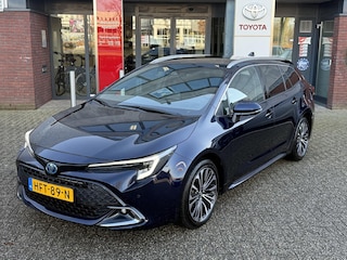 Toyota Corolla Touring Sports Hybrid 140 DYNAMIC STOELVERW PARK-SENSOREN NAVI 17'' LM-VELGEN LED KEYLESS APPLE/ANDROID CAMERA PRIVACY GLASS NL-AUTO