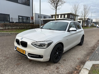 BMW 114i Upgrade Edition/ Leer / LEES TEKST!