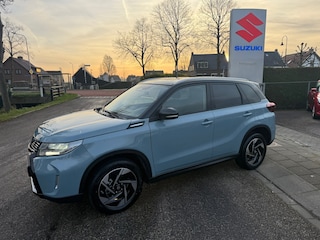 Suzuki Vitara 1.4 Boosterjet Style Smart Hybrid // 1500 kilo trekgewicht // Nieuwstaat // Snel te rijden // Rijklaarprijs!