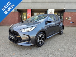 Toyota Yaris Hybrid 115 DYNAMIC NIEUW DIRECT LEVERBAAR! STOEL/STUURVERW BLIND SPOT PARK-SENSOREN KEYLESS 16'' LM-VELGEN CAMERA APPLE/ANDROID NAVI CLIMA AD-CRUISE