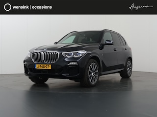 BMW X5 xDrive40i High Executive | M-Pakket | Luchtvering | Panoramadak | Comfortstoelen + Memory | Soft-Close | Stoelverwarming V + A | Rijassistent-Systeem | HiFi Audio | Trekhaak | Luchtvering | Laserlicht | Keyless | Adaptief Onderstel |