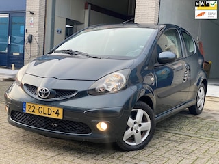 Toyota Aygo 1.0-12V Sport/3drs/nap/3e EIG/ dealeronderhouden/ 1jaar apk/ airco/ EL-ramen/ zeer nette auto.