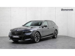 BMW 5-serie Touring 530e xDrive M-Sport Pro | Stoelventilatie | Bowers & Wilkins | M Carbon exterieur | Onderstel Professional | Head-up | Panoramadak | Trekhaak