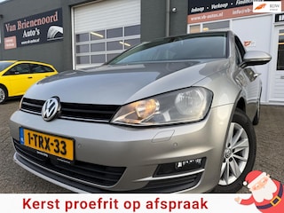 Volkswagen Golf 1.2 TSI Highline 5 drs met parkeersensoren en automaat en met navigatie en bluetooth telefoon media