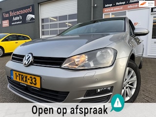 Volkswagen Golf 1.2 TSI Highline 5 drs met parkeersensoren en automaat en met navigatie en bluetooth telefoon media