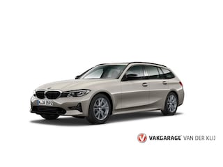 BMW 3-serie Touring 320i Sport Line | Panorama | Trekhaak | 19" | H/K | M-Stuur | Camera |