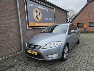 Ford Mondeo 2.0-16V Ghia (loopt niet goed)