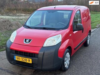 Peugeot Bipper 1.4 Airco Electric pakket Audio/CD Schuifdeur rechts ABS Getint glas Tussenschot Trekhaak Dealeronderh. Nieuwe Apk!