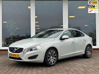 Volvo S60 1.6 T4 AUT. Momentum - Origineel NL - NAP - Leder - Clima - Trekhaak