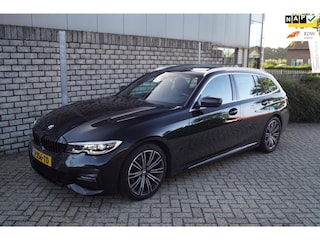 BMW 3-serie Touring 318i High Executive Edition M Sport Autom Panodak Leder Sportst Stoelverw Clima Cruise 2x PDC LMV Trekh ENZ NL