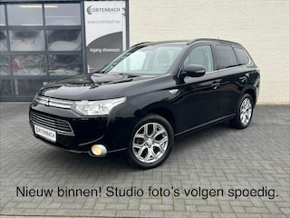 Mitsubishi Outlander 2.0 PHEV instyle | Panorama dak | Cruise control | Metallic | Keyless |