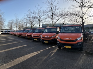 Iveco Daily 35C14 2.3 375 Laadklep 500kg Trekhaak 3500kg trekgewicht Airco 2-Persoons Open laadbak Pick-up P-up Bakwagen Telefoonverbinding 1e eigenaar Euro 6 Bpm vrij !!!