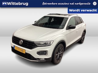 Volkswagen T-Roc 1.5 TSI Sport Business / Digitaal dashboard / Pano / Navigatie / Camera / Parkeersensoren V+A /  Lichtmetaal 18 inch /