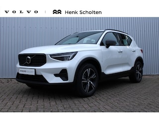 Volvo XC40 B4 Automaat Plus Dark | Verwarmbare voorstoelen | Verwarmbaar stuurwiel | Verwarmbare voorruit | Premium audio by Harman Kardon | Trekhaak | 18 inch Lichtmetalen velgen
