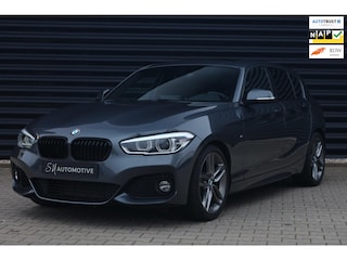 BMW 118i High Executive / PANO / CARPLAY / STOELVERWARMING