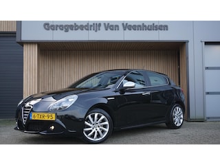 Alfa Romeo Giulietta 1.4 T 170pk Automaat Sport Business Executive H-Leder 17inch LM Trekhaak Navi *NL auto* 83851km!