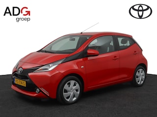 Toyota Aygo 1.0 VVT-i x-play | Airco | Parkeercamera | Lage kilometerstand | Groot media scherm |