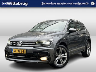 Volkswagen Tiguan 2.0 TSI 4Motion 220pk Highline Business R / R-line Exterieur / Digitaal dashboard / Panoramadak / Navigatie / Camera / Parkeersensoren V+A / Zwenkbare trekhaak /