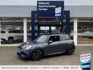 Mini John Cooper Works 2.0 Chili / NL Auto / 231 PK / JCW-sportuitlaat / Panorama-Dak / Full LED-verlichting / Sportstoelen / Harman Kardon-Audio / Head-up Display / Stoelverwarming / Carbon-Package / Adaptive-Cruise / Schakelflippers / Achteruitrij-Camera / Parkeersensoren / ENZ.