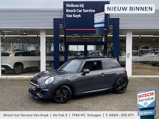 Mini John Cooper Works 2.0 Chili / NL Auto / 231 PK / JCW-sportuitlaat / Panorama-Dak / Full LED-verlichting / Sportstoelen / Harman Kardon-Audio / Head-up Display / Stoelverwarming / Carbon-Package / Adaptive-Cruise / Schakelflippers / Achteruitrij-Camera / Parkeersensoren / ENZ.