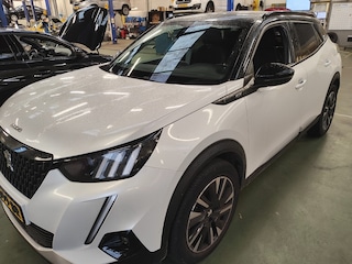 Peugeot 2008 1.2 PureTech GT Pack | Achterbank in delen neerklapbaar | Achteruitrijcamera | Airco (automatisch)