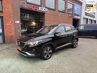 MG ZS EV Luxury 45 kWh Pano Navi Leder Camera Carplay