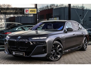 BMW M760e xDrive - Frozen Deep Grey - Lounge & Entertainment - Bowers & Wilkins - Aut. Doors - Connoisseur - Iconic Glow