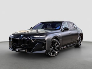 BMW M760e xDrive - Frozen Deep Grey - Lounge & Entertainment - Bowers & Wilkins - Aut. Doors - Connoisseur - Iconic Glow