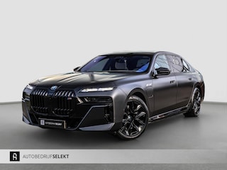 BMW M760e xDrive - Frozen Deep Grey - Lounge & Entertainment - Bowers & Wilkins - Aut. Doors - Connoisseur - Iconic Glow