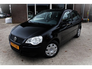 Volkswagen Polo 1.4 Stoelverwarming, Airco, Elektrische ramen, Radio-CD speler, Hoogte verstelbare stoelen