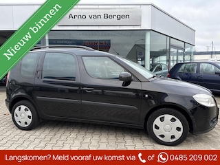 Skoda Roomster 1.6-16V Style, airco, cruisecontrol, trekhaak, zeer ruime en praktische auto met een hoge instap.