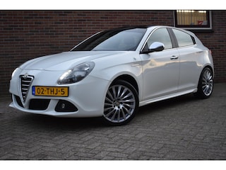 Alfa Romeo Giulietta 1.4 T Distinctive '12 Pano Leder Clima Navi Cruise Inruil mogelijk