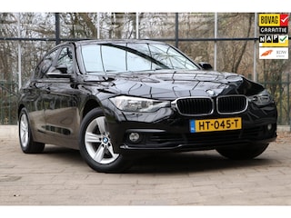 BMW 320i Essential / NL-auto / Navi+PDC / Rijklaarprijs / 12mnd Bovag garantie