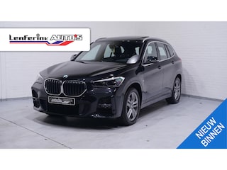 BMW X1 sDrive20i M Sport Panoramadak 1e Eig. NAP Head up Camera Apple Carplay Led koplampen