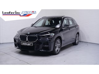 BMW X1 sDrive20i M Sport Panoramadak 1e Eig. NAP Head up Camera Apple Carplay Led koplampen