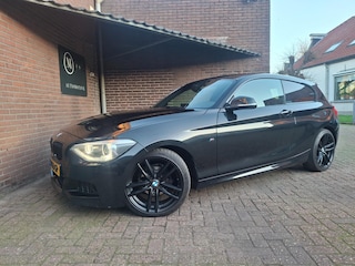 BMW 116i M Sport Automaat / Navigatie / Xenon / Cruise Controle / Parkeer Sensoren / Stoelverwarming /