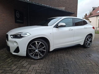 BMW X2 SDrive20i High Executive M-Sport 192PK Panoramadak / Apple Carplay / Achteruitrijcamera / Led Verlichting /