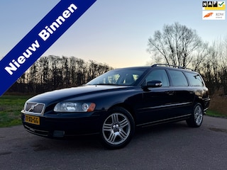 Volvo V70 2.4 Edition Classic Automaat | Leder | Stoelverwarming | Clima | Trekhaak | Xenon | 16" Velgen | PDC | Cruise |