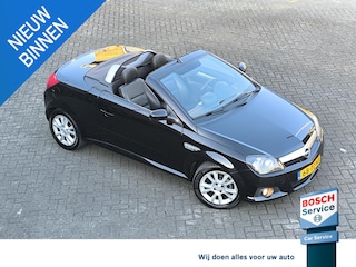 Opel Tigra TwinTop 1.8-16V Cosmo 2e eigenaar, altijd binnen overnacht, Leder interieur met verwarming, electr kap, Airco, Navigatie, blue tooth.