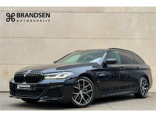 BMW 5-serie Touring 520i Business Edition Plus M Sport-Pano-19"-Head up-Trekhaak-Leer