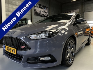 Ford Focus 2.0 ST-3 Recaro stoelen, Navi, Camera, Leer