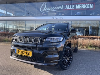 Jeep Compass 4xe 240 Plug-in Hybrid Electric S Achteruitrijcamera - Airco - Navigatiesysteem - Parkeersensoren voor en achter - Cruise control - Keyless entry and start - Dakrails - Connected services - Extra getint glas achter - Start/st