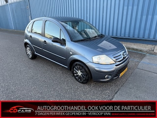 Citroën C3 1.4i Ambiance Inruilauto’s tegen vaste prijzen. Voor meer info: 0638140850 Bij de verkoop van gebruikte voertuigen door CD-Cars wordt geen standaard garantie verstrekt. De koper aanvaardt het voertuig in de staat waarin het zich bevindt op het moment van aankoop